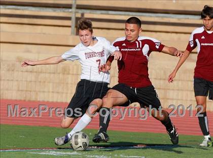 Thumbnail 2 in Paramount vs. Torrey Pines (CIF SoCal Regional D1 Playoffs) photogallery.