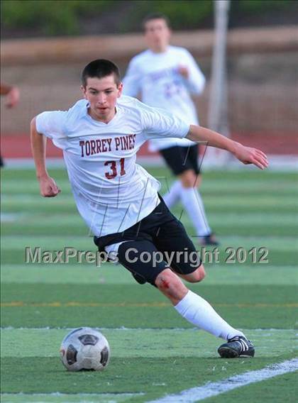 Thumbnail 2 in Paramount vs. Torrey Pines (CIF SoCal Regional D1 Playoffs) photogallery.