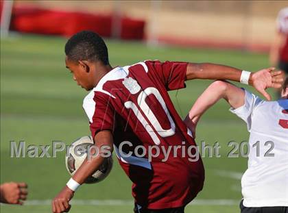 Thumbnail 2 in Paramount vs. Torrey Pines (CIF SoCal Regional D1 Playoffs) photogallery.
