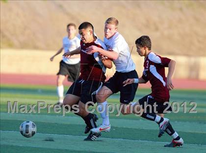 Thumbnail 2 in Paramount vs. Torrey Pines (CIF SoCal Regional D1 Playoffs) photogallery.
