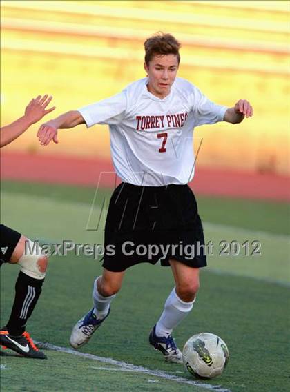 Thumbnail 3 in Paramount vs. Torrey Pines (CIF SoCal Regional D1 Playoffs) photogallery.