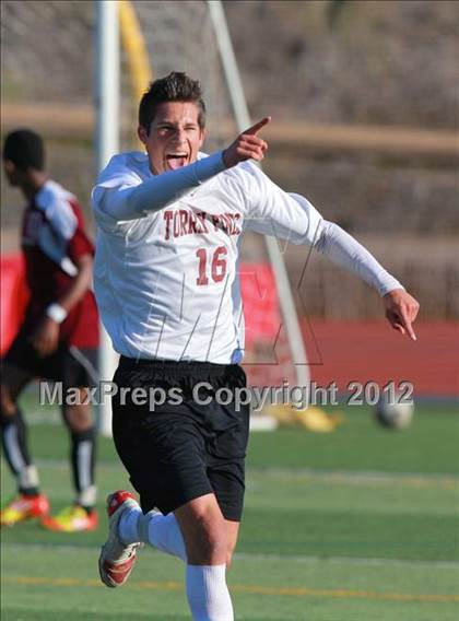 Thumbnail 2 in Paramount vs. Torrey Pines (CIF SoCal Regional D1 Playoffs) photogallery.