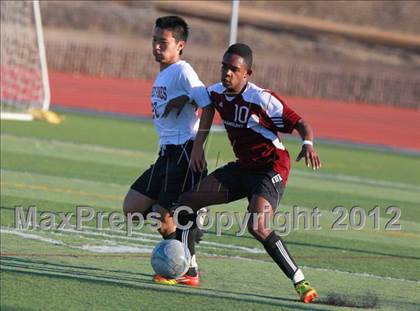Thumbnail 2 in Paramount vs. Torrey Pines (CIF SoCal Regional D1 Playoffs) photogallery.