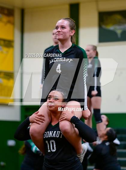 Thumbnail 1 in Argonaut vs El Dorado (STUNT) photogallery.