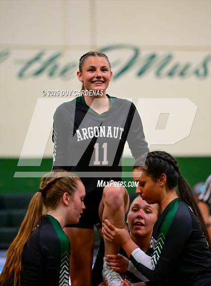 Thumbnail 3 in Argonaut vs El Dorado (STUNT) photogallery.
