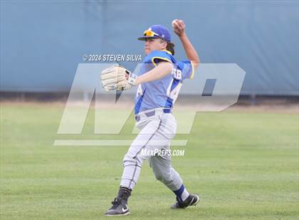 Thumbnail 1 in Grossmont @ Eastlake photogallery.