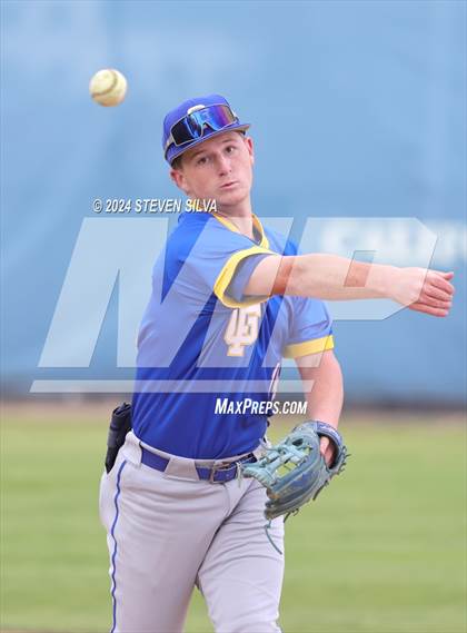 Thumbnail 1 in Grossmont @ Eastlake photogallery.