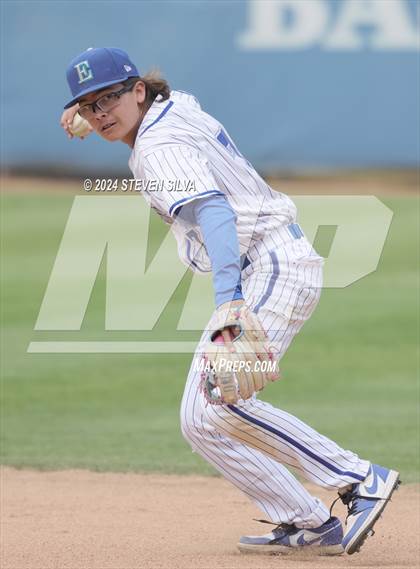 Thumbnail 1 in Grossmont @ Eastlake photogallery.