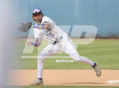 Thumbnail 1 in Grossmont @ Eastlake photogallery.