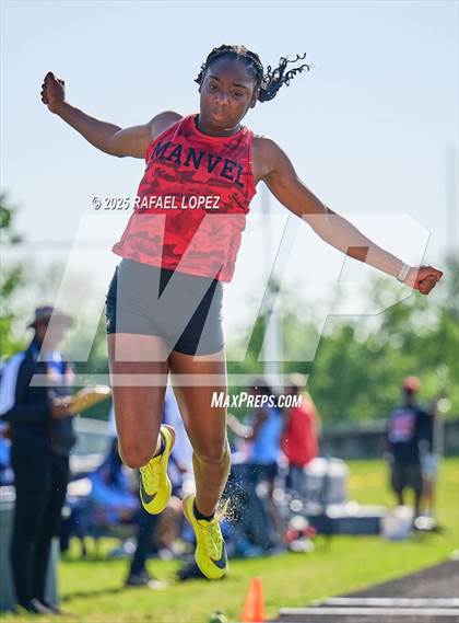 Thumbnail 2 in UIL 6A Track & Field Area 21&22 (Triple Jump) photogallery.