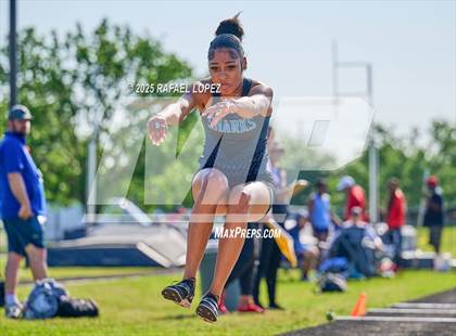 Thumbnail 2 in UIL 6A Track & Field Area 21&22 (Triple Jump) photogallery.
