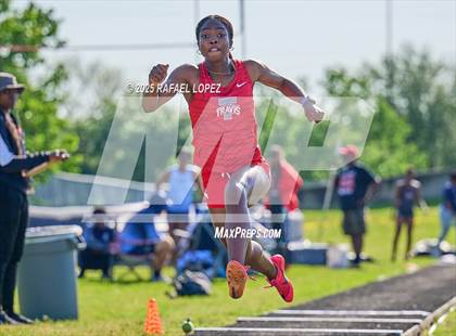 Thumbnail 1 in UIL 6A Track & Field Area 21&22 (Triple Jump) photogallery.
