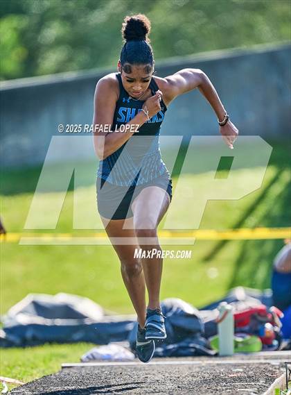 Thumbnail 1 in UIL 6A Track & Field Area 21&22 (Triple Jump) photogallery.