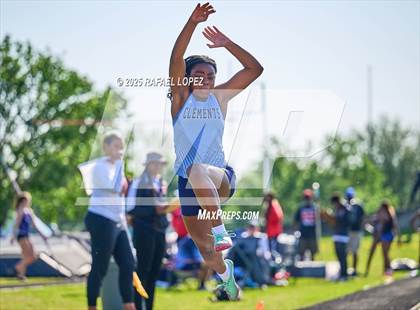 Thumbnail 2 in UIL 6A Track & Field Area 21&22 (Triple Jump) photogallery.