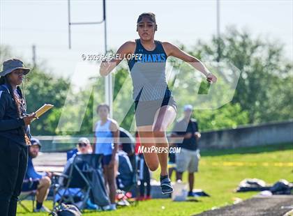 Thumbnail 2 in UIL 6A Track & Field Area 21&22 (Triple Jump) photogallery.