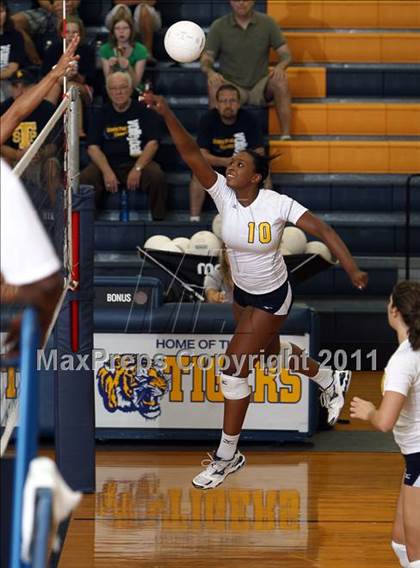 Thumbnail 2 in Midway @ Stony Point photogallery.