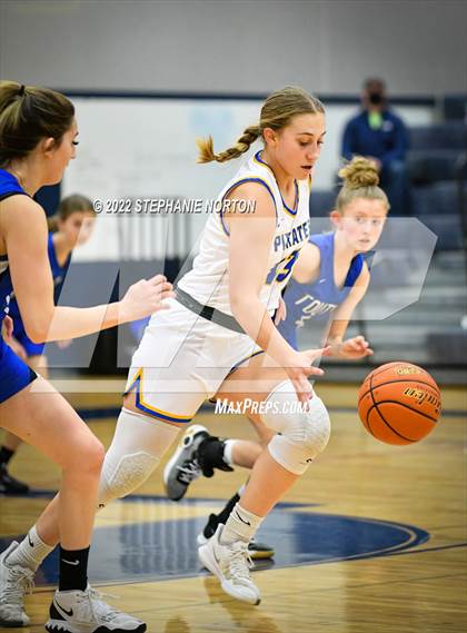 Thumbnail 3 in Toutle Lake vs Adna (WIAA 2B District Playoff) photogallery.