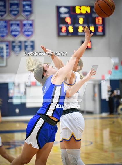 Thumbnail 2 in Toutle Lake vs Adna (WIAA 2B District Playoff) photogallery.