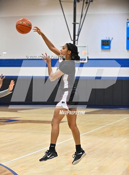 Thumbnail 2 in Pearland vs Judson (McDonald's Texas Invitational) photogallery.