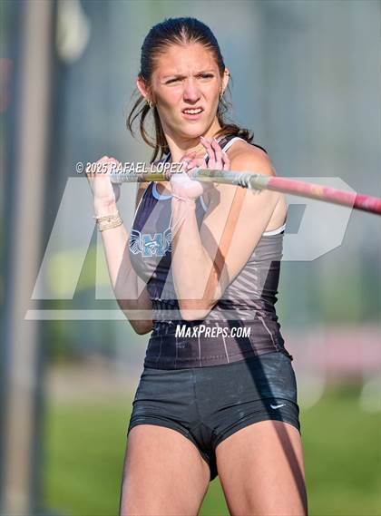 Thumbnail 2 in UIL 6A Track & Field Area 21&22 (Pole Vault) photogallery.