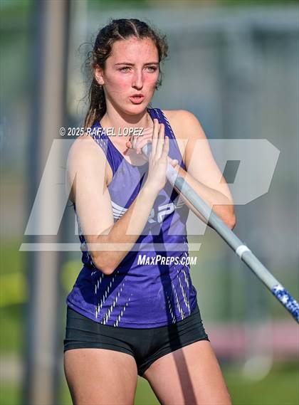 Thumbnail 2 in UIL 6A Track & Field Area 21&22 (Pole Vault) photogallery.