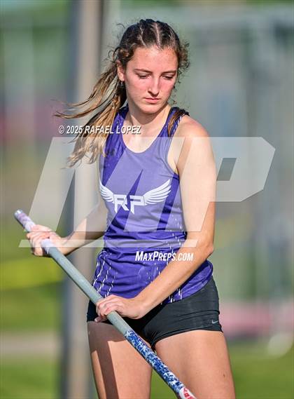 Thumbnail 1 in UIL 6A Track & Field Area 21&22 (Pole Vault) photogallery.