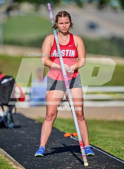Thumbnail 2 in UIL 6A Track & Field Area 21&22 (Pole Vault) photogallery.