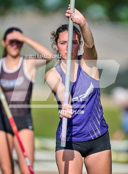 Thumbnail 2 in UIL 6A Track & Field Area 21&22 (Pole Vault) photogallery.