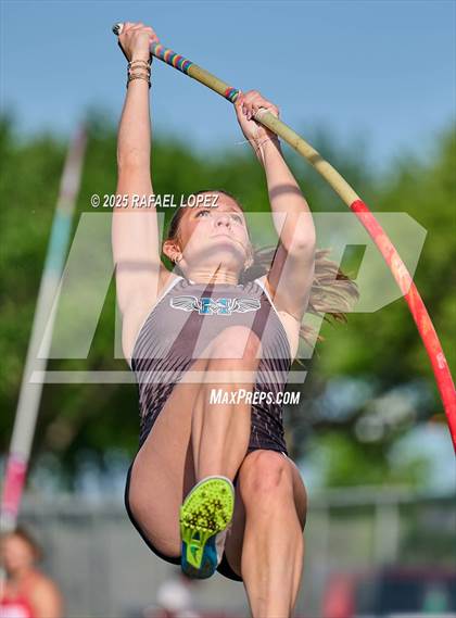 Thumbnail 2 in UIL 6A Track & Field Area 21&22 (Pole Vault) photogallery.