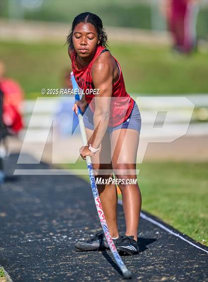 Thumbnail 2 in UIL 6A Track & Field Area 21&22 (Pole Vault) photogallery.