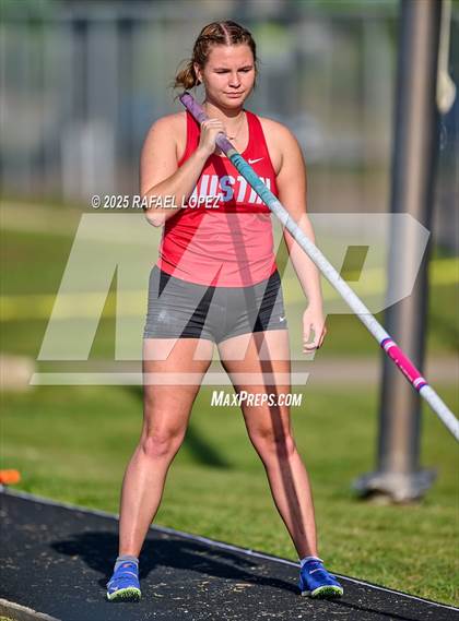 Thumbnail 3 in UIL 6A Track & Field Area 21&22 (Pole Vault) photogallery.