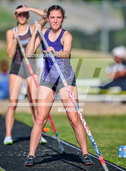 Thumbnail 1 in UIL 6A Track & Field Area 21&22 (Pole Vault) photogallery.