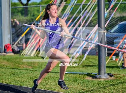 Thumbnail 3 in UIL 6A Track & Field Area 21&22 (Pole Vault) photogallery.