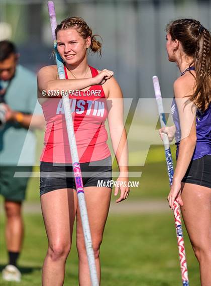 Thumbnail 1 in UIL 6A Track & Field Area 21&22 (Pole Vault) photogallery.