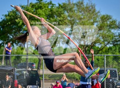 Thumbnail 1 in UIL 6A Track & Field Area 21&22 (Pole Vault) photogallery.