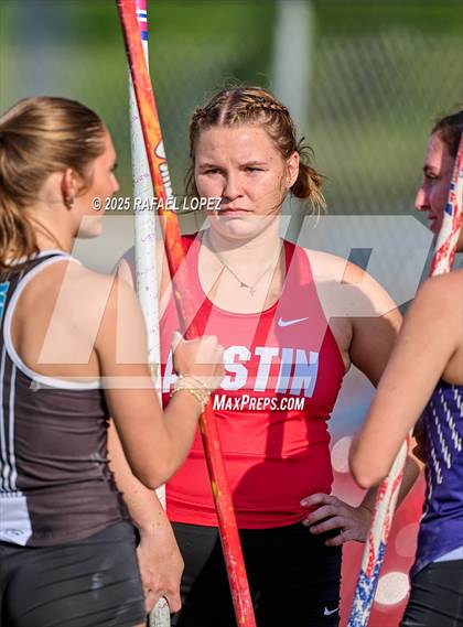 Thumbnail 3 in UIL 6A Track & Field Area 21&22 (Pole Vault) photogallery.