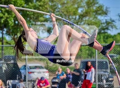 Thumbnail 1 in UIL 6A Track & Field Area 21&22 (Pole Vault) photogallery.