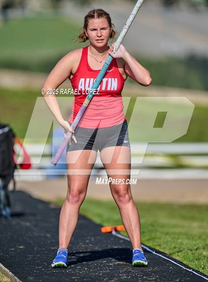Thumbnail 1 in UIL 6A Track & Field Area 21&22 (Pole Vault) photogallery.