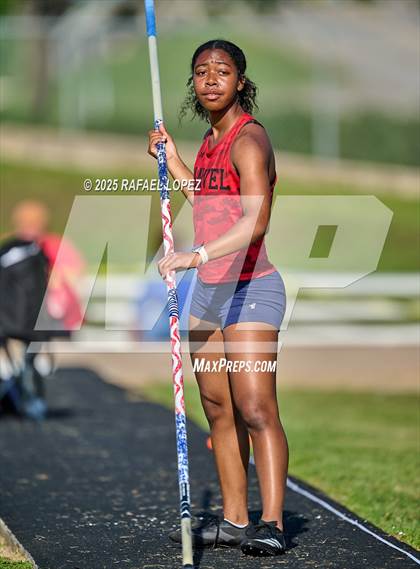 Thumbnail 1 in UIL 6A Track & Field Area 21&22 (Pole Vault) photogallery.