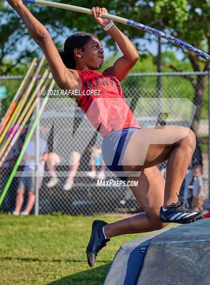 Thumbnail 2 in UIL 6A Track & Field Area 21&22 (Pole Vault) photogallery.