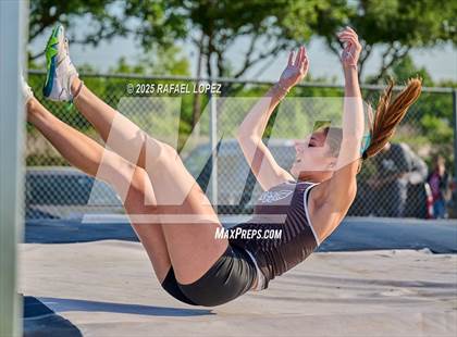 Thumbnail 1 in UIL 6A Track & Field Area 21&22 (Pole Vault) photogallery.