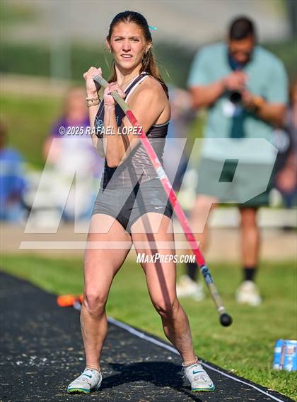 Thumbnail 2 in UIL 6A Track & Field Area 21&22 (Pole Vault) photogallery.