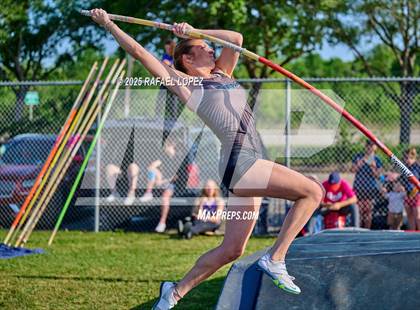 Thumbnail 3 in UIL 6A Track & Field Area 21&22 (Pole Vault) photogallery.