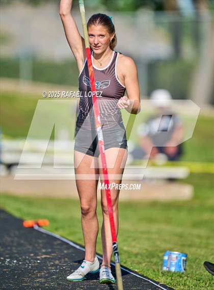 Thumbnail 1 in UIL 6A Track & Field Area 21&22 (Pole Vault) photogallery.
