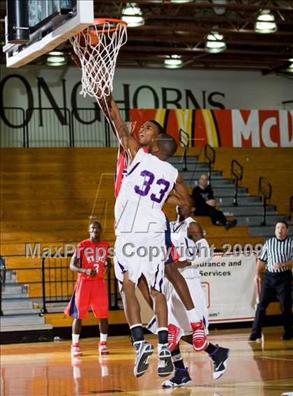 Thumbnail 3 in Warren vs. Manvel (McDonalds Texas Invitational) photogallery.