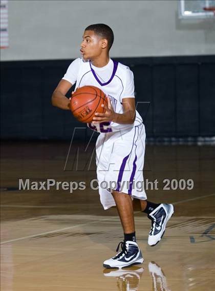 Thumbnail 2 in Warren vs. Manvel (McDonalds Texas Invitational) photogallery.