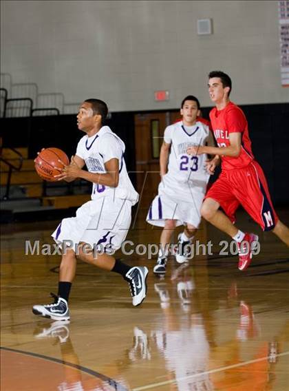 Thumbnail 1 in Warren vs. Manvel (McDonalds Texas Invitational) photogallery.