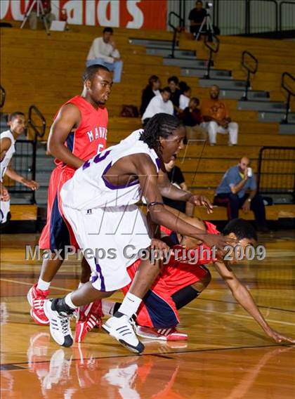 Thumbnail 2 in Warren vs. Manvel (McDonalds Texas Invitational) photogallery.