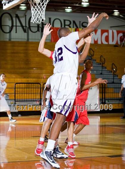 Thumbnail 3 in Warren vs. Manvel (McDonalds Texas Invitational) photogallery.