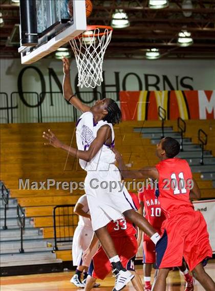 Thumbnail 2 in Warren vs. Manvel (McDonalds Texas Invitational) photogallery.